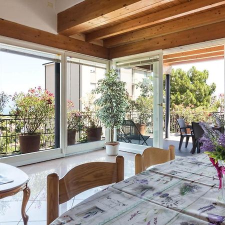 Frank Ronyo Apartment Desenzano del Garda Bagian luar foto