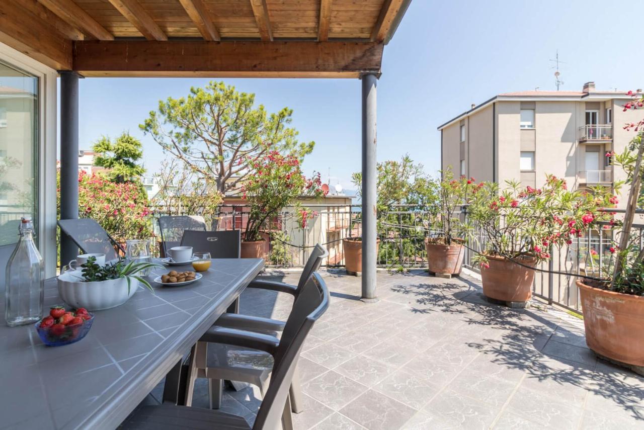 Frank Ronyo Apartment Desenzano del Garda Bagian luar foto