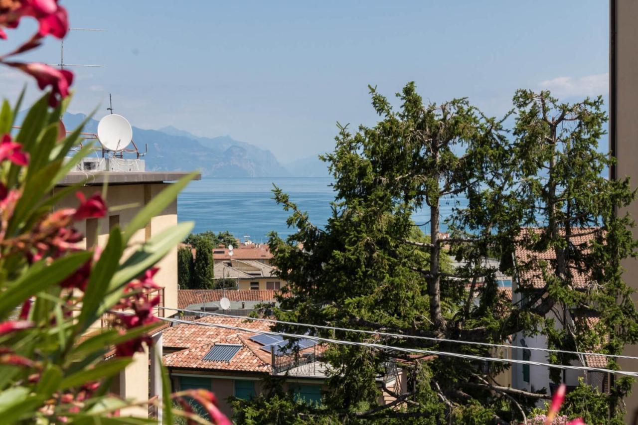 Frank Ronyo Apartment Desenzano del Garda Bagian luar foto