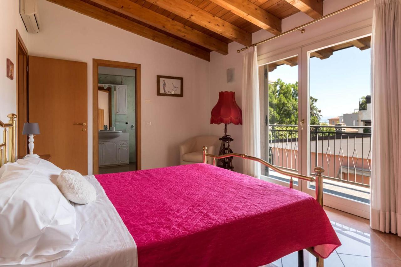 Frank Ronyo Apartment Desenzano del Garda Bagian luar foto