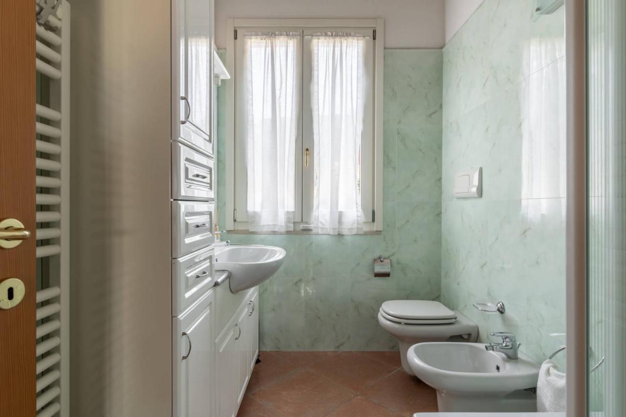Frank Ronyo Apartment Desenzano del Garda Bagian luar foto
