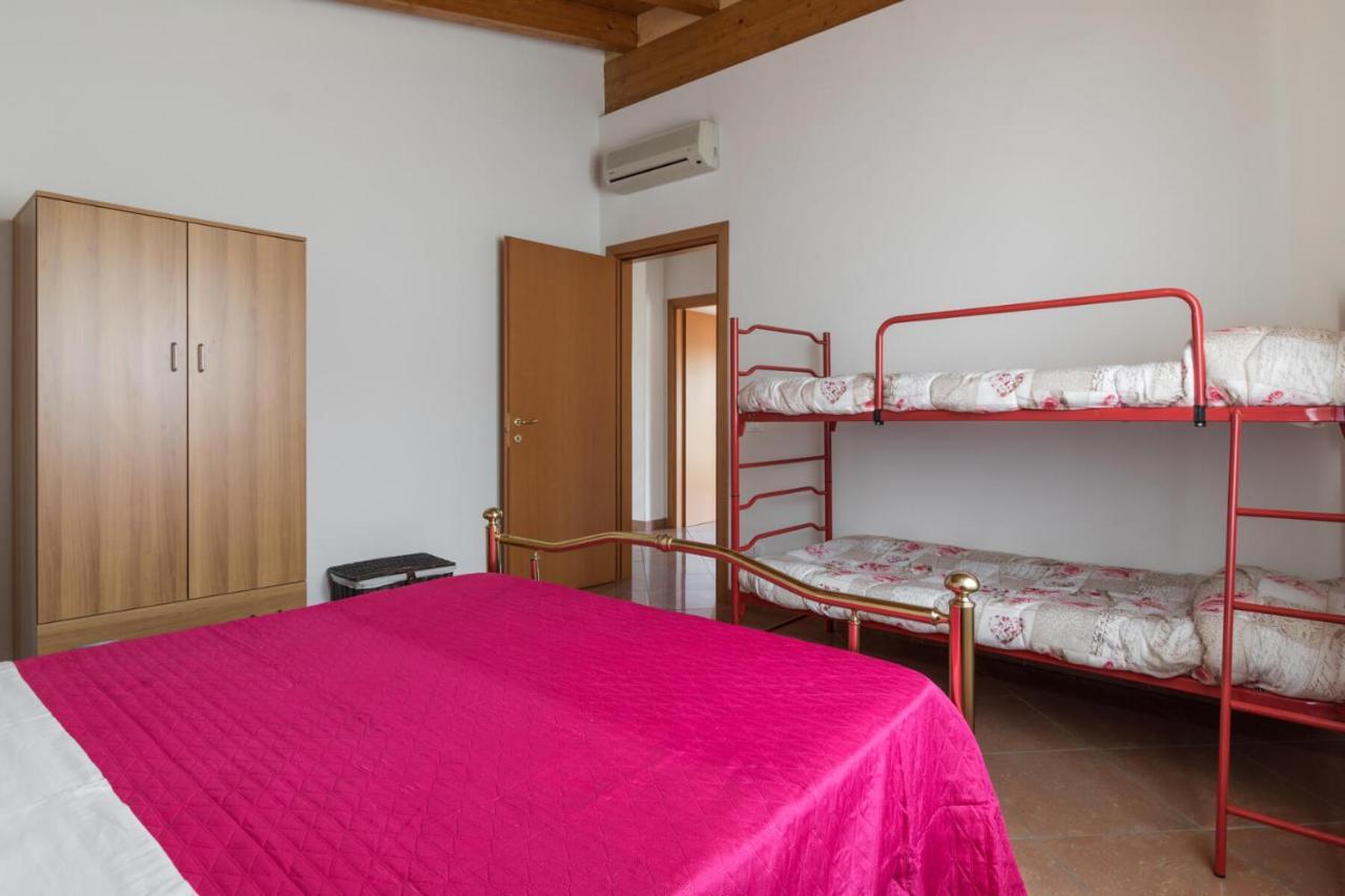 Frank Ronyo Apartment Desenzano del Garda Bagian luar foto