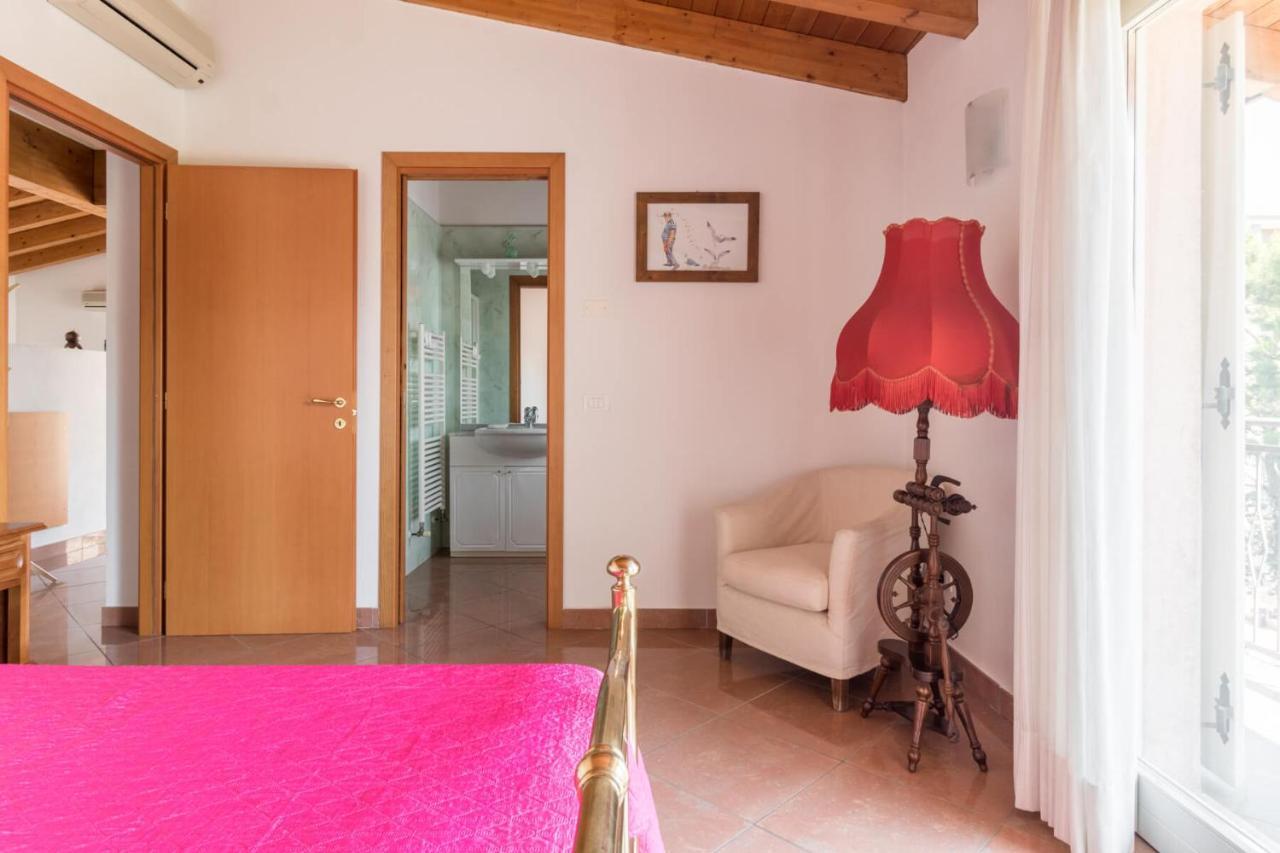 Frank Ronyo Apartment Desenzano del Garda Bagian luar foto