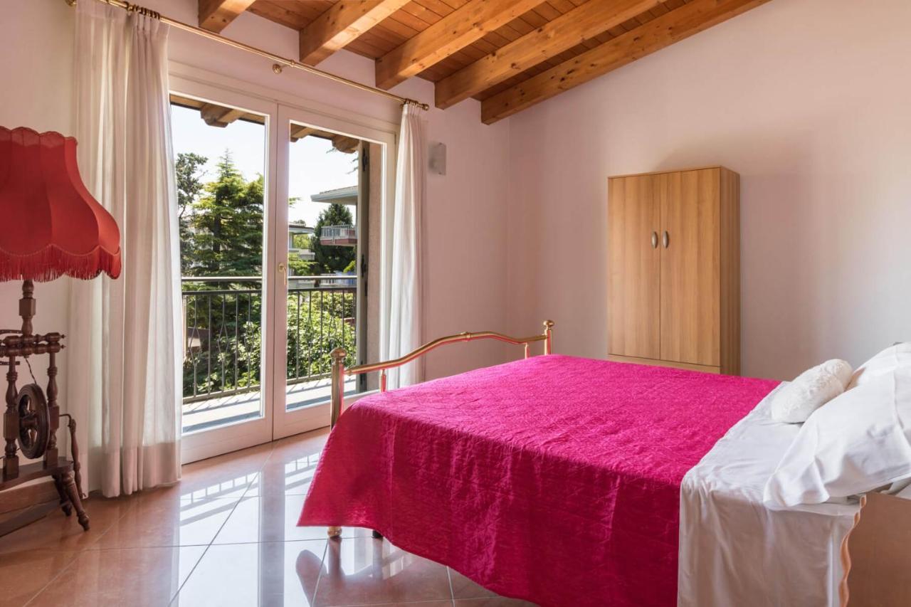 Frank Ronyo Apartment Desenzano del Garda Bagian luar foto