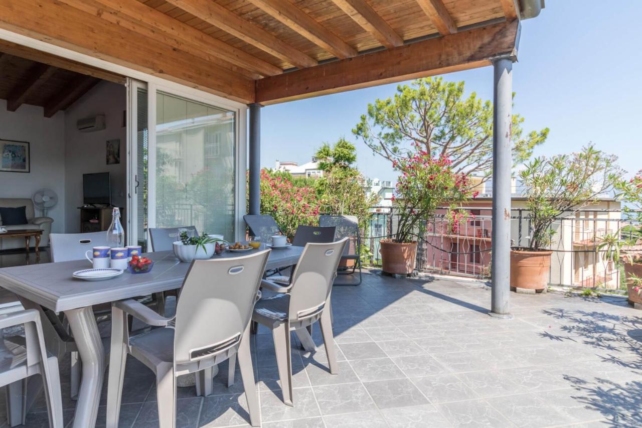 Frank Ronyo Apartment Desenzano del Garda Bagian luar foto