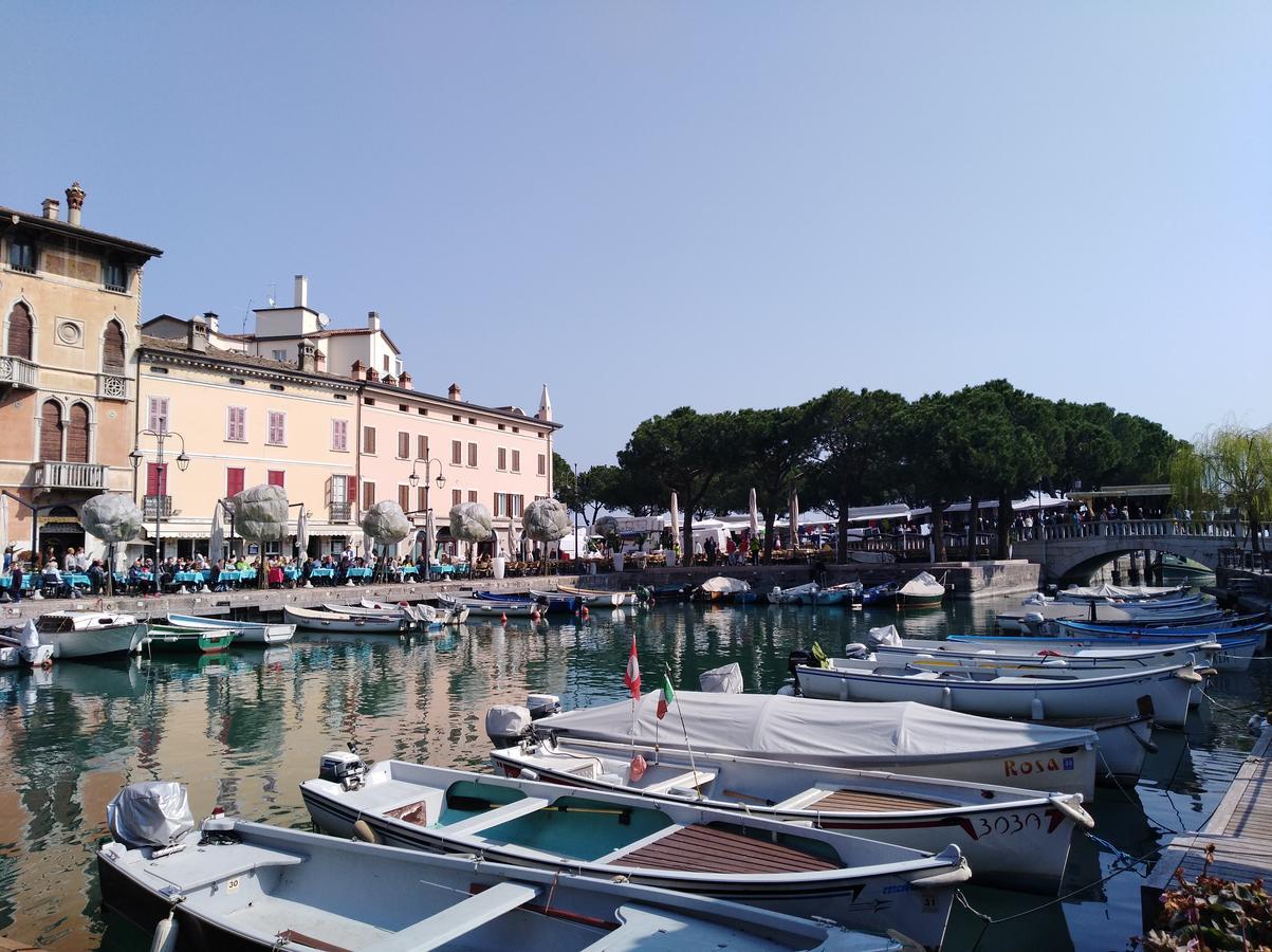 Frank Ronyo Apartment Desenzano del Garda Bagian luar foto
