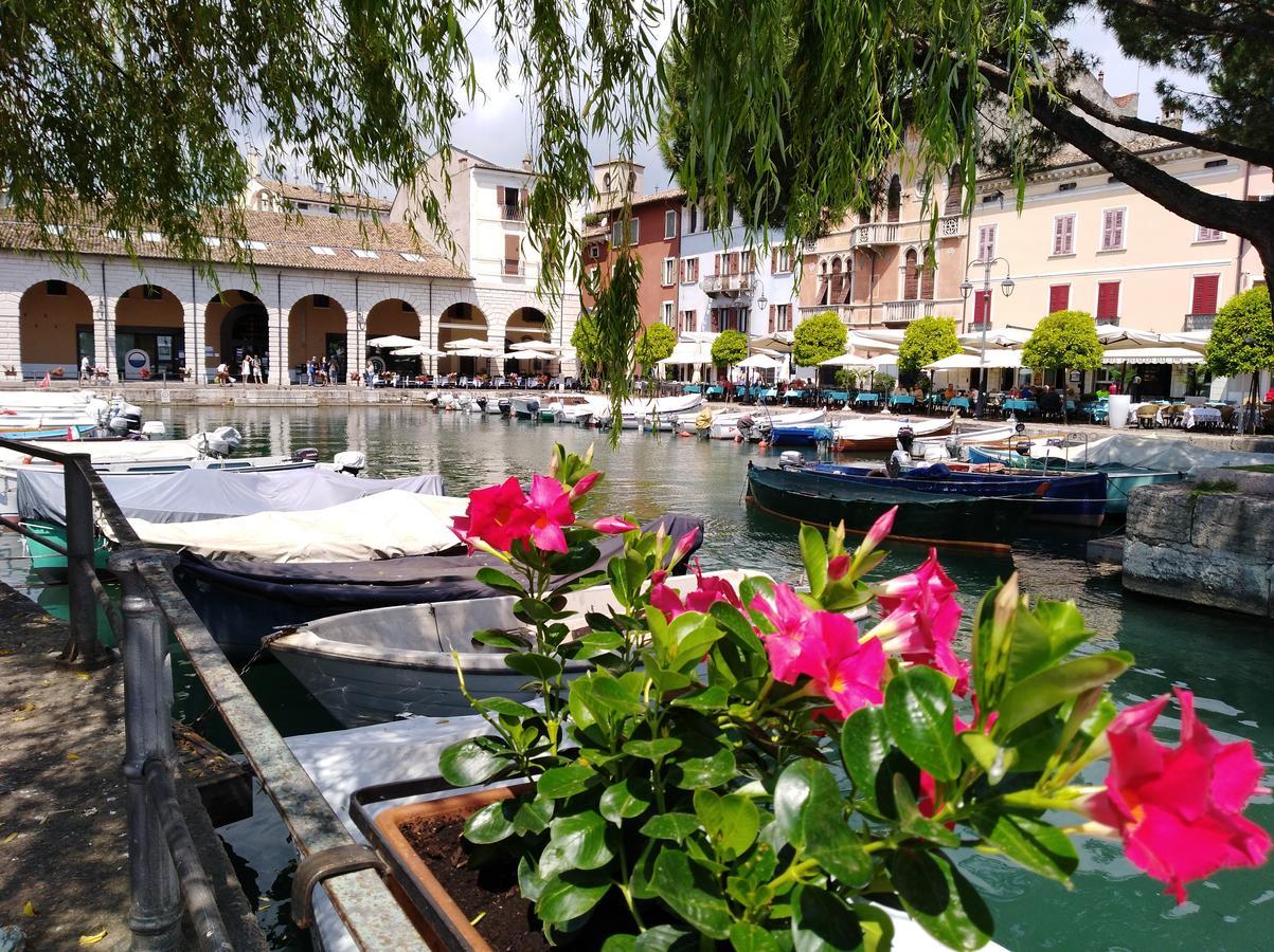 Frank Ronyo Apartment Desenzano del Garda Bagian luar foto